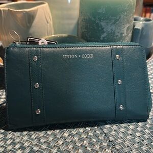 NWT Genuine Leather RFID Women's Wallet - Green